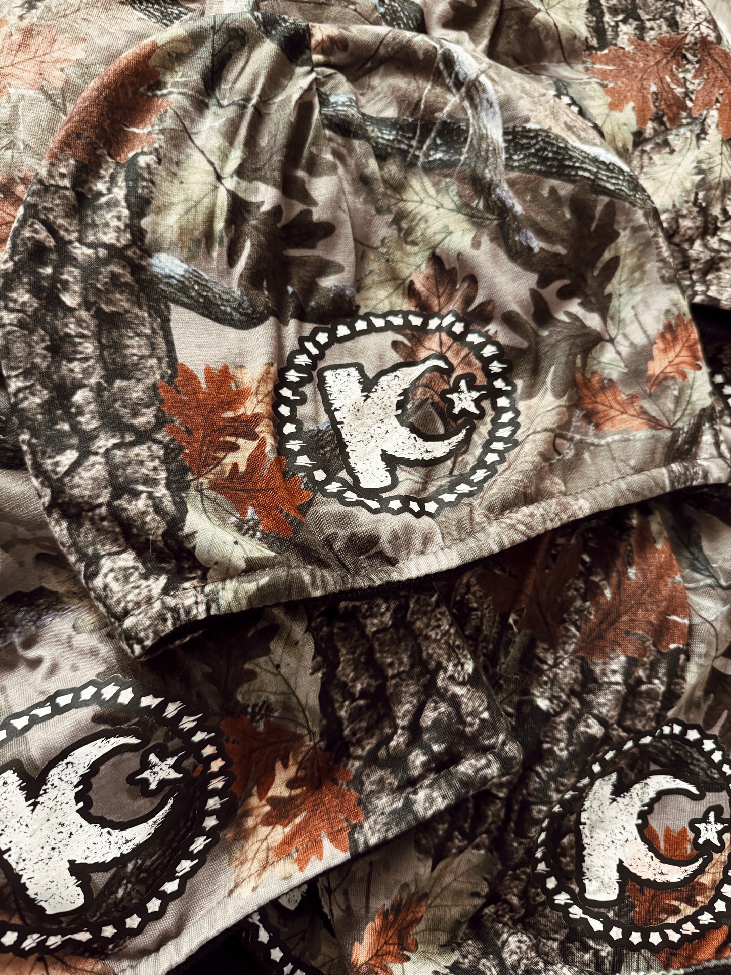 SPANGLED LOGO CAMO BEANIE